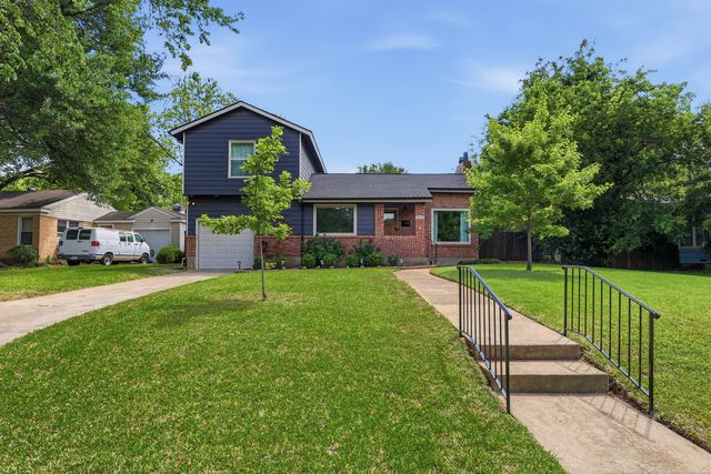 215 Varsity Cir, Arlington, TX 76013