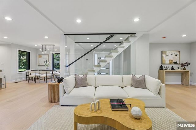 29 Woodland Park Dr, Tenafly, NJ 07670