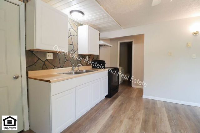 501 N  Broadway St #D, Butler, IN 46721