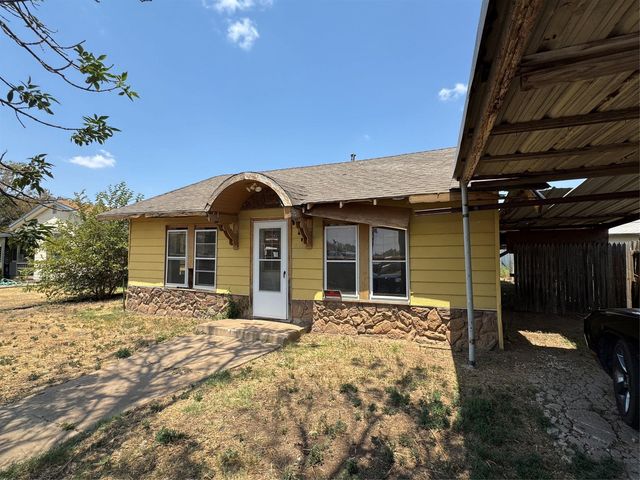 115 E  Hallie St, Floydada, TX 79235