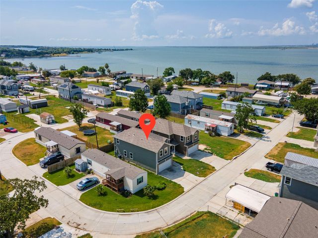 127 Egret Canal N, Baytown, TX 77523