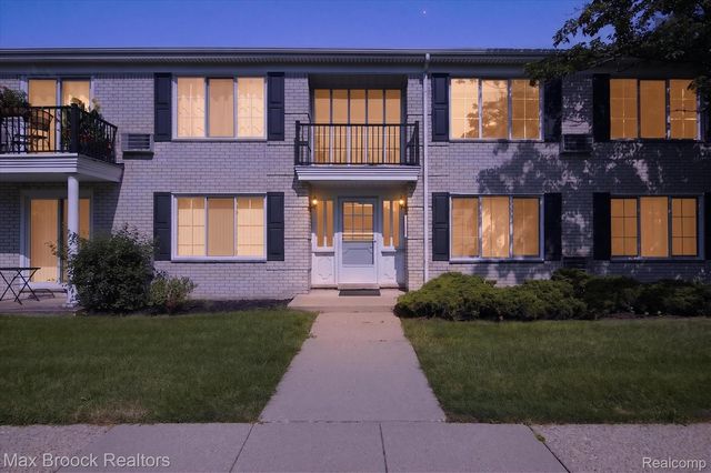100 W  Hickory Grove Rd #C6, Bloomfield Hills, MI 48304