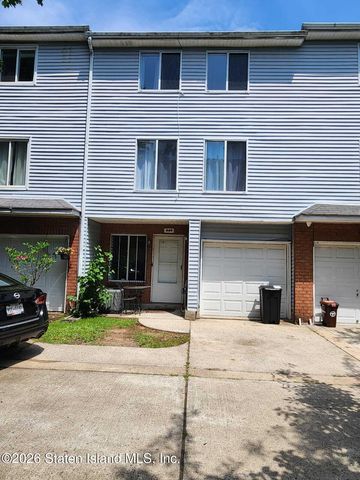 660 Ilyssa Way, Staten Island, NY 10312