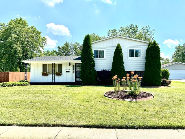 36429 N  Edgewood Dr, Gurnee, IL 60031