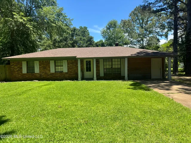 290 Twin Lakes Dr, Canton, MS 39046