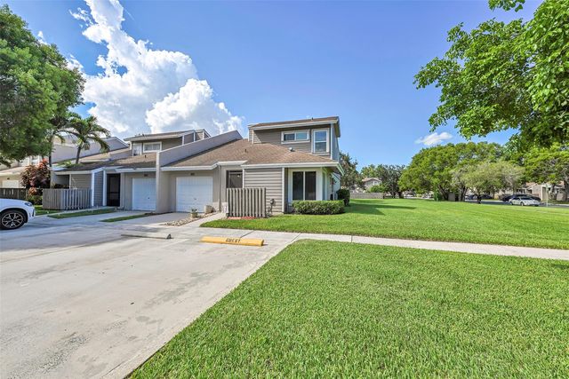 601 Woodgate Lane #E, Sunrise, FL 33326