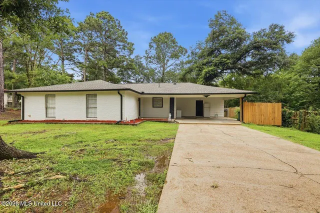 317 E  School St, Ridgeland, MS 39157