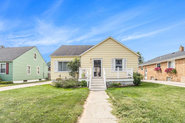906 Grant Ave, Grand Haven, MI 49417