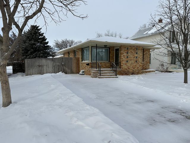 513 N  Grand Ave, Pierre, SD 57501