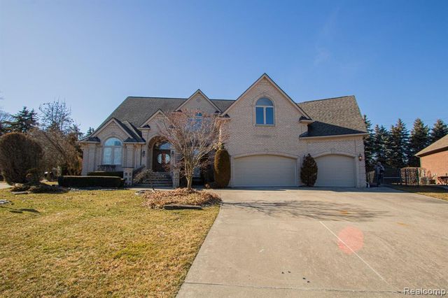 49404 Compass Point Dr, Chesterfield, MI 48047