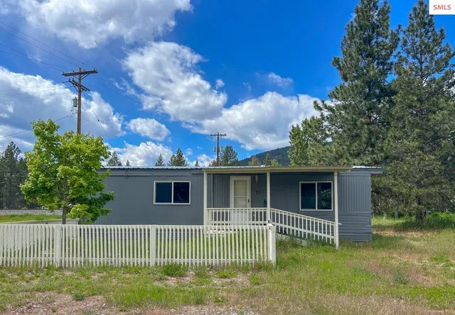 71 E  Railroad St, Moyie Springs, ID 83845