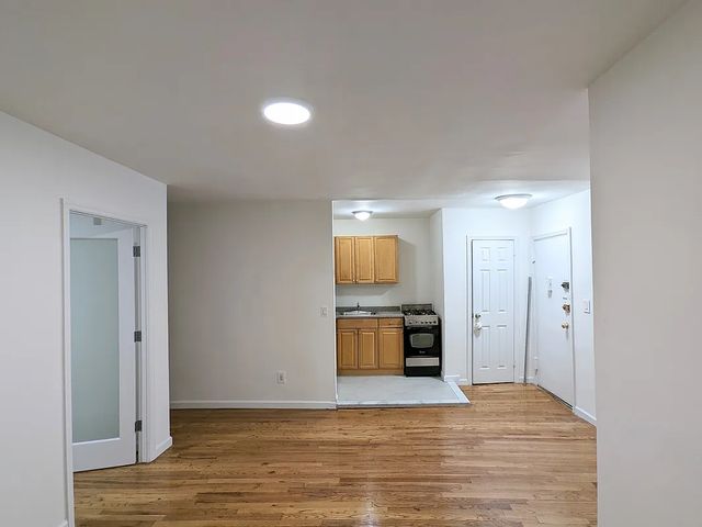 220 E  49th St #4B, New York, NY 10017