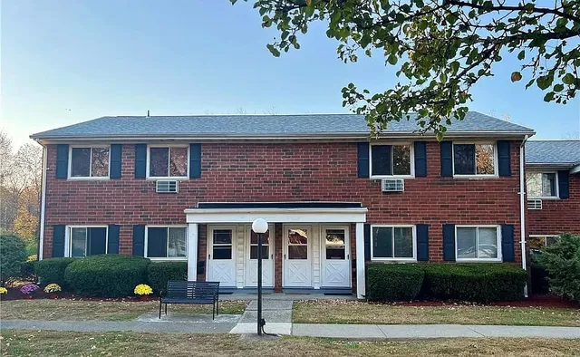 28 Manor Dr #28, Cornwall, NY 12518