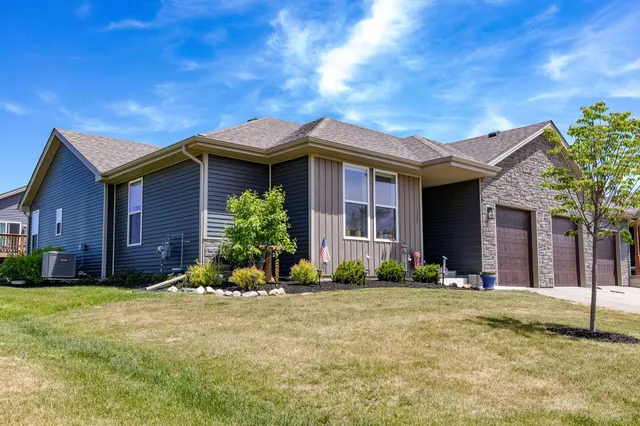 322 Stricker WAY #20, Edgerton, WI 53534