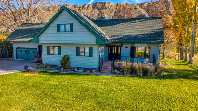 411 River St, Fort Benton, MT 59442