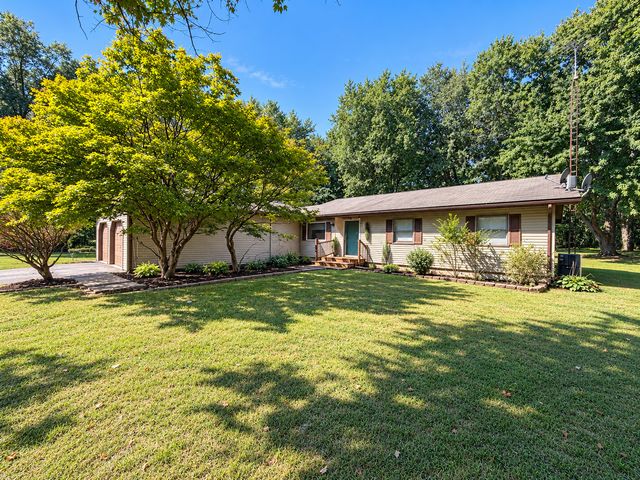 5347 Kell Rd, Kell, IL 62853