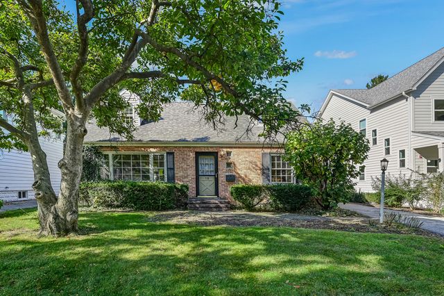 Address Not Disclosed, Clarendon Hills, IL 60514