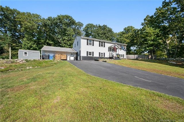 41 Lincoln Dr, Gales Ferry, CT 06335
