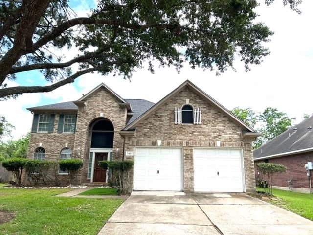 2423 Piney Woods Dr, Pearland, TX 77581