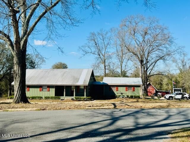 2213 Beesley Rd, Lucedale, MS 39452