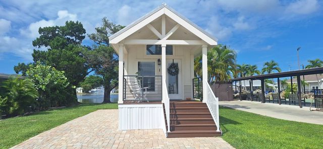 1000 Wiggins Pass Rd #1, Naples, FL 34110