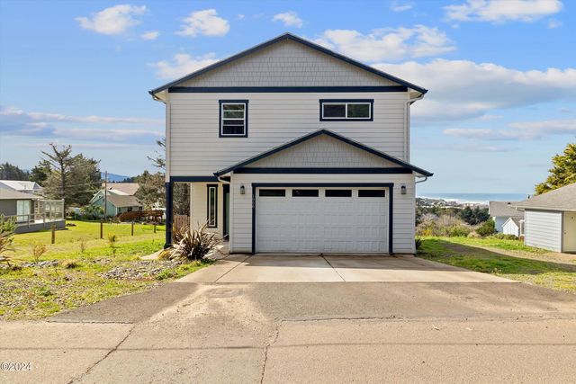 1956 NW 51st St, Lincoln City, OR 97367