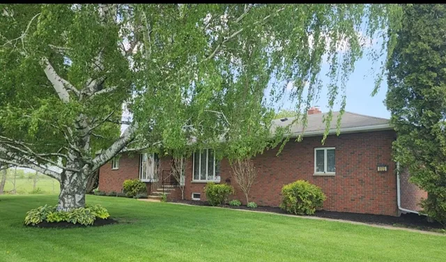 805 Pre Emption Rd, Penn Yan, NY 14527