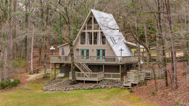 15762 Beacon Point Dr, Northport, AL 35475