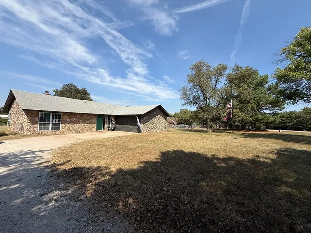 22 Donna Ln, Shawnee, OK 74801