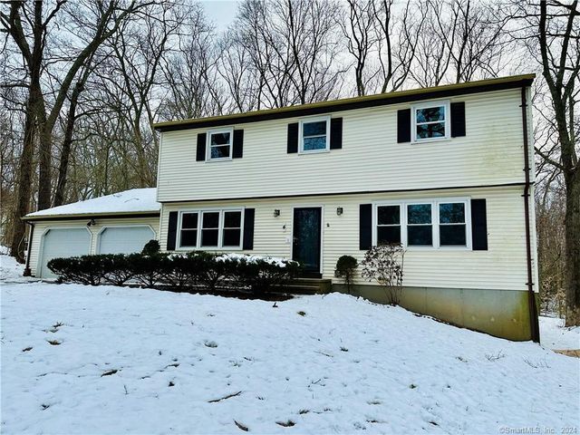 4 Friar Tuck Dr, Gales Ferry, CT 06335