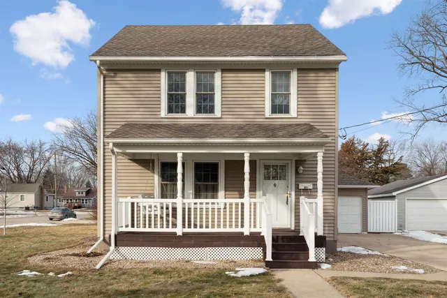 601 6th Ave NW, Independence, IA 50644