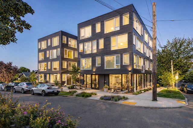 355 15th Ave #211, Seattle, WA 98122