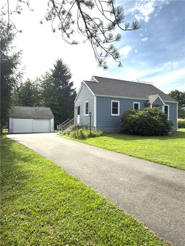201 Fairway Ln, Butler, PA 16002