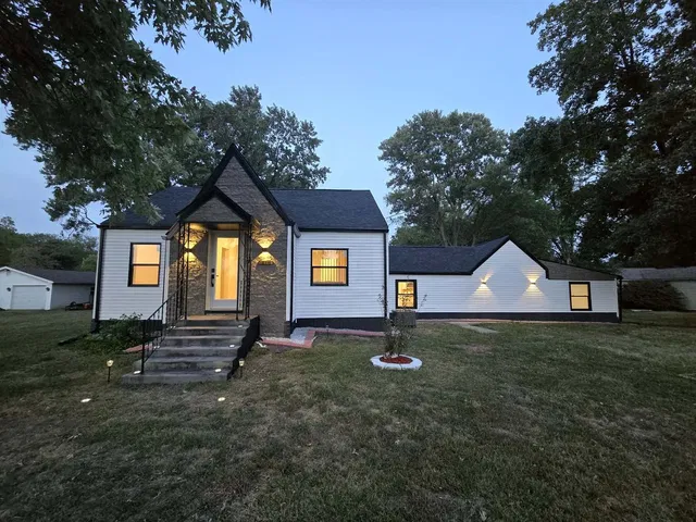 14322 N  Memory Ln, Mount Vernon, IL 62864