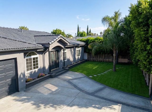 6742 Radford Ave, North Hollywood, CA 91606