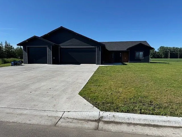 108 Tamarack Dr SE, Roseau, MN 56751