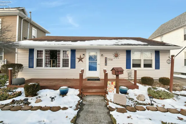 406 W  Emerald St, Willard, OH 44890