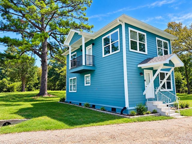 189 W  Lakeview Wood, Onalaska, TX 77360