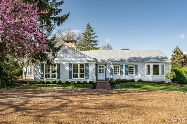 938 Lay Rd, Saint Louis, MO 63124