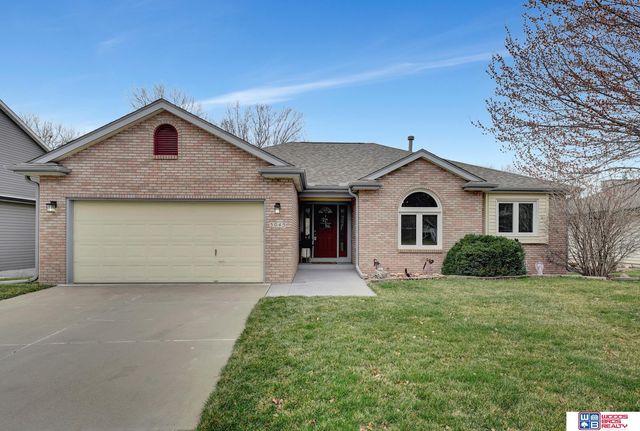 5045 Valley Forge Rd, Lincoln, NE 68521