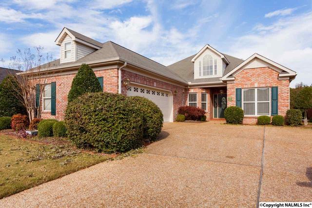 912 Village Ct SW, Decatur, AL 35603