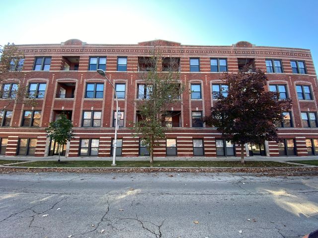3923 W  Altgeld St, Chicago, IL 60647