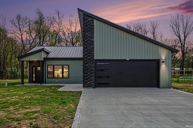 52736 Rachael Ct, Middlebury, IN 46540