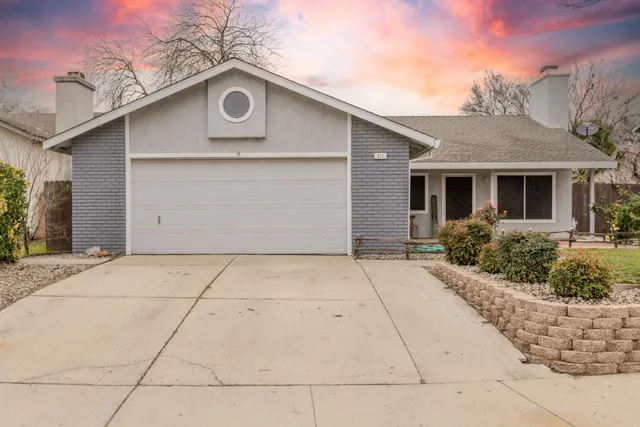 611 Yancey Ct, Patterson, CA 95363