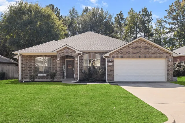 2034 Eden Dr, Longview, TX 75601