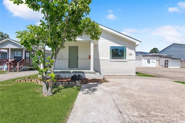 725 Macarthur Ave, Harvey, LA 70058
