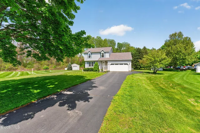 5 Center Court, Clifton Park, NY 12065