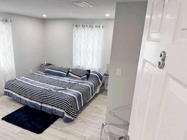 Address Not Disclosed, Saint Petersburg, FL 33714
