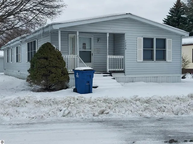 1729 Andrew Pl, Traverse City, MI 49686