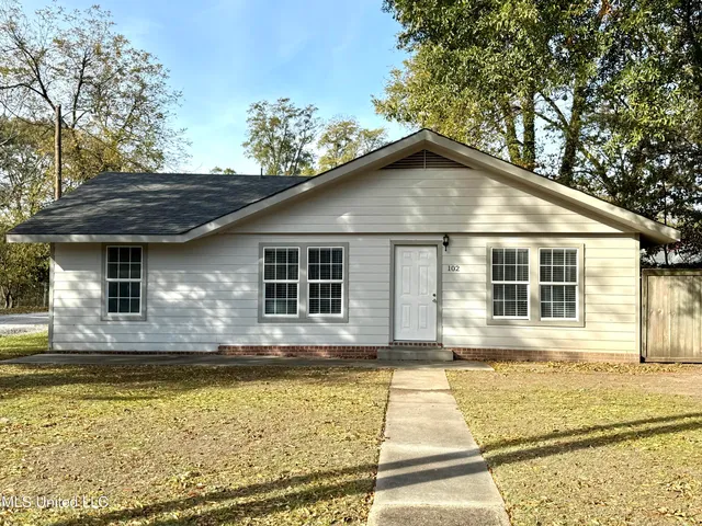 102 S  2nd Ave, Cleveland, MS 38732